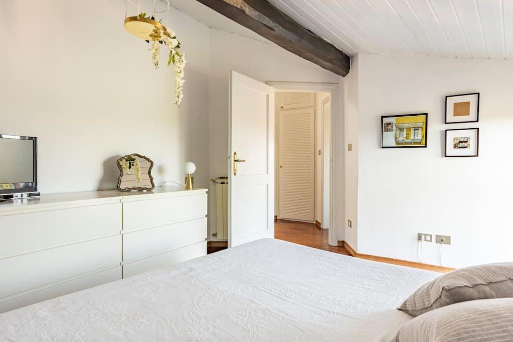 Lovely One-Bedroom Attic In An Ancient Village Bolonha Exterior foto
