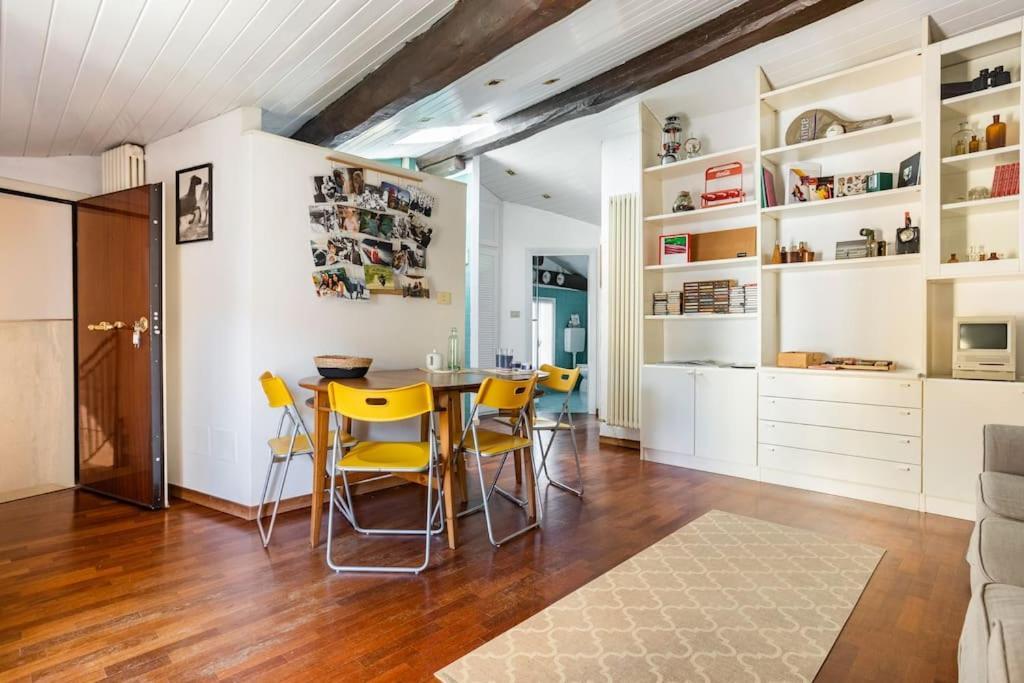 Lovely One-Bedroom Attic In An Ancient Village Bolonha Exterior foto